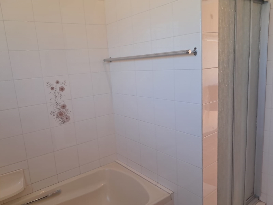 5 Bedroom Property for Sale in Flamingo Park Free State